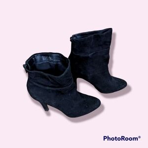 Audrey Brooke Paula heeled suede black bootie, size 6 GUC